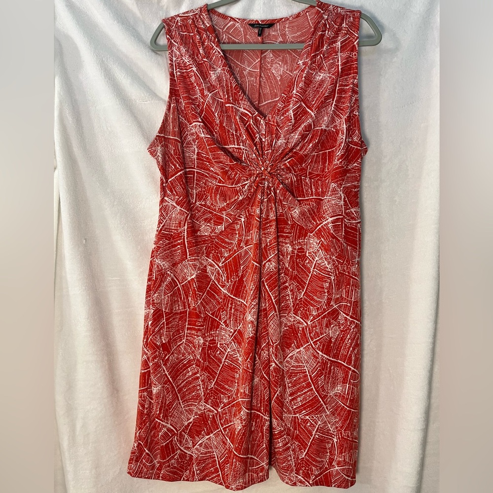 Daisy Fuentes Brick Red Sleeveless Dress, flattering and in perfect condition